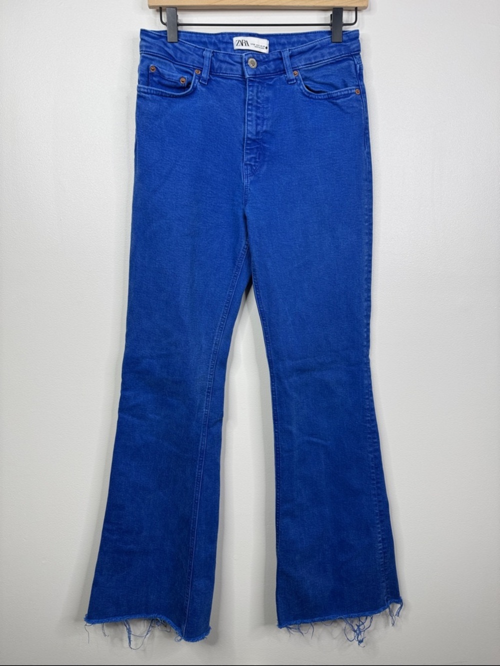 Zara High Rise Cropped Flare Jeans 6 Blue Denim Raw Hem 90s Boho Retro